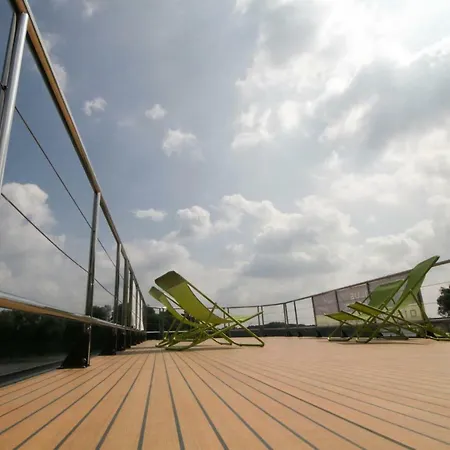 Festliegendes Hausboot Ferienwohnung Seeteufel Botel